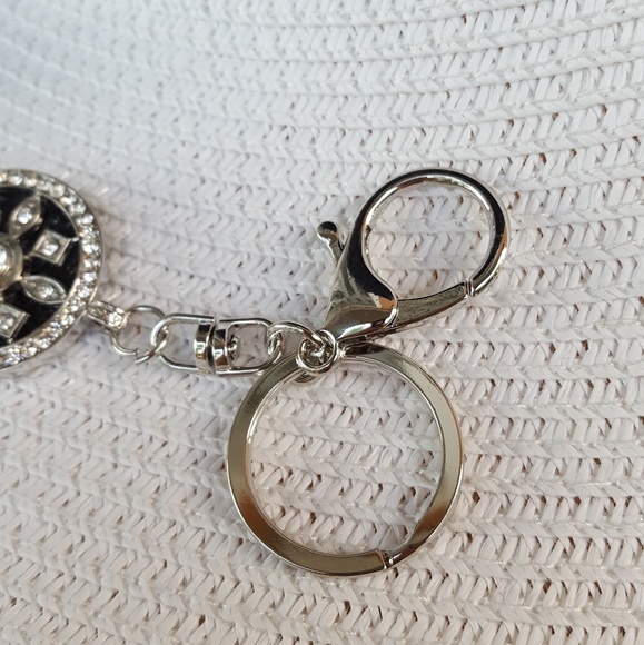 Key Rhinestone Keychain - Picture 3 of 3