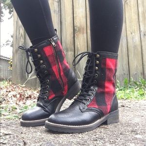 MADDEN GIRL LACE UP PLAID COMBAT BOOTS