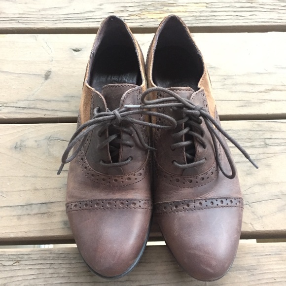 shoes similar to born