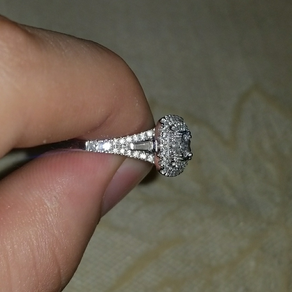Ring - Picture 3 of 7