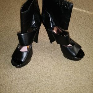 🎇Paris Hilton sz 7.5 sexy shoes🎇