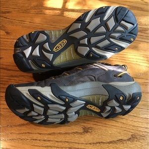 KEEN hiking shoe size 10