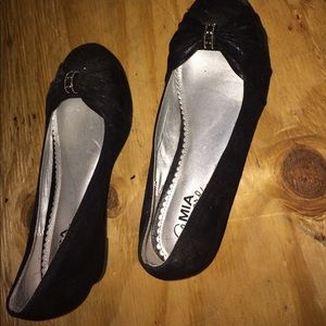 Small heeled dress shoes