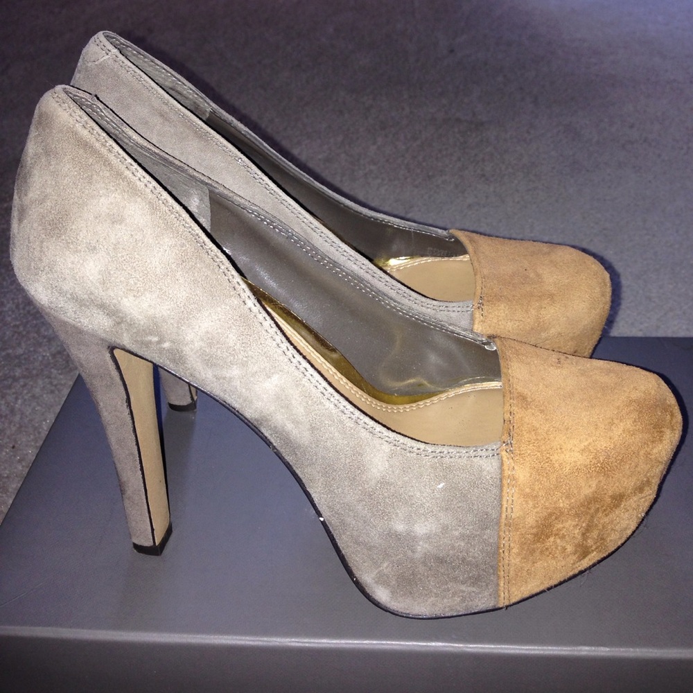 Jessica Simpson suede pumps