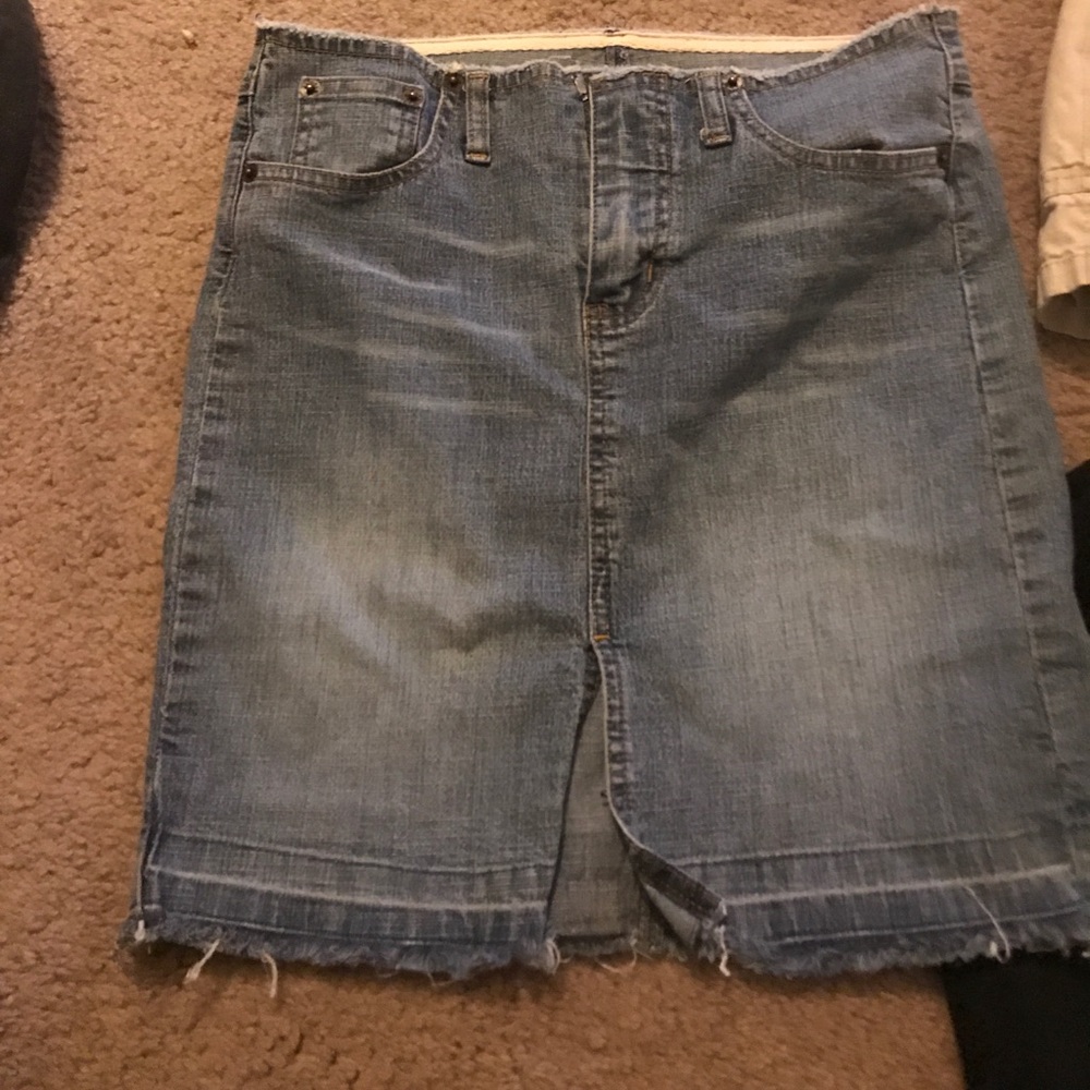 Form fitting jean skirt