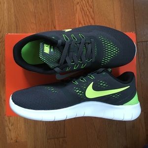 NEW Nike Free RN