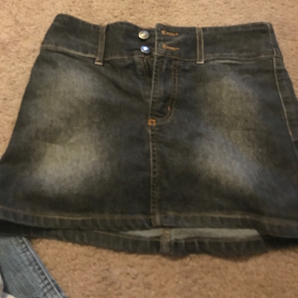 Short jean skirt
