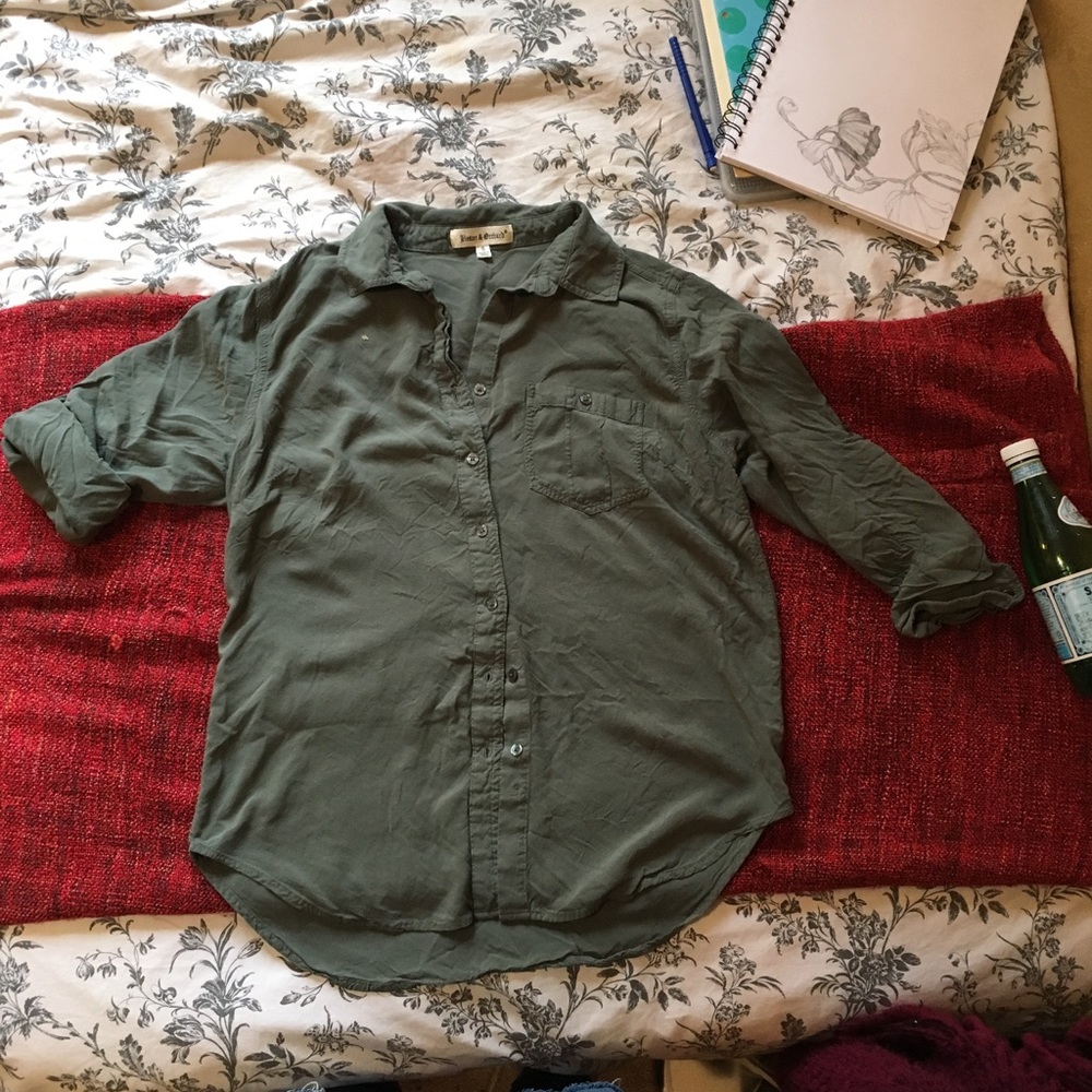 Casual green button-up