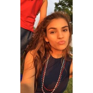 Meet your Posher, Danielle