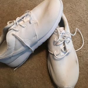 White Nike Roshe 6.0Y