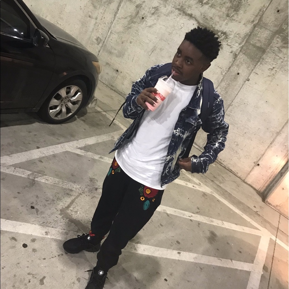 Meet your Posher, Deshone