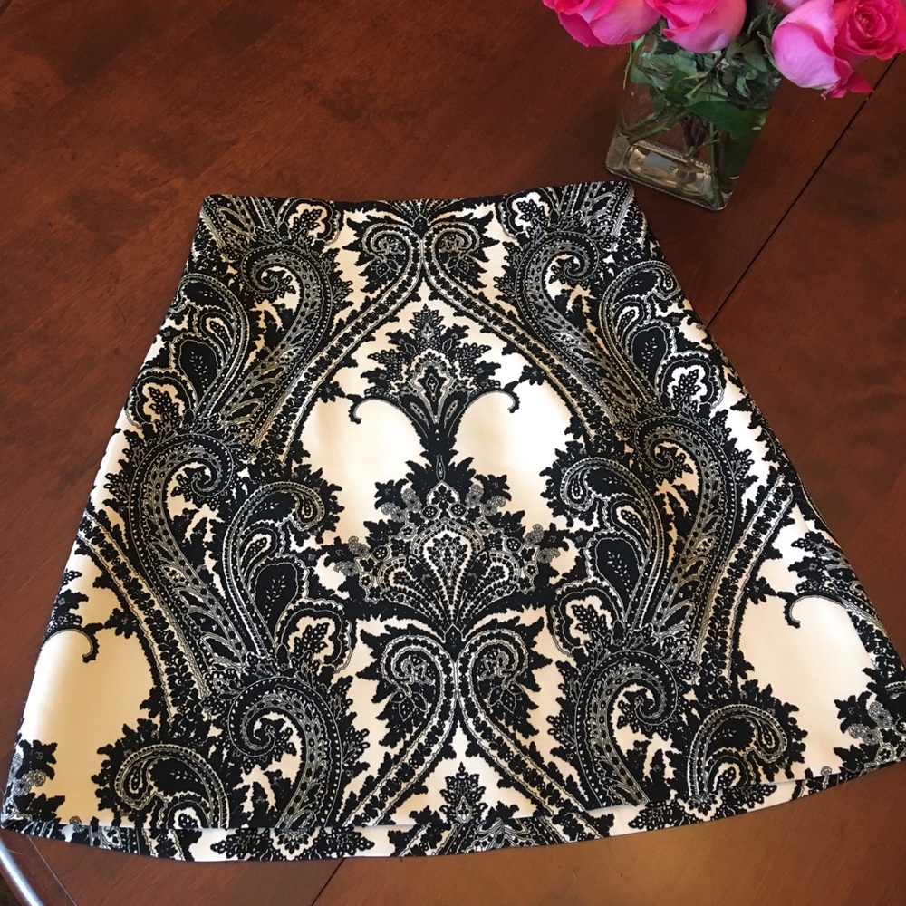 Adorable mini skirt!