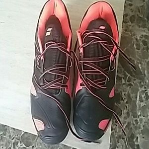 Babolat woman tennis shoes size 5