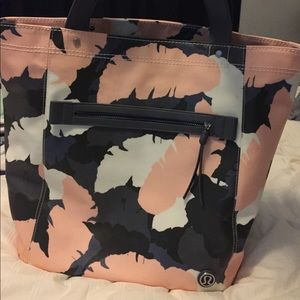 Lululemon duffel bag