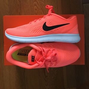 Women's Nike Free RN, size 6