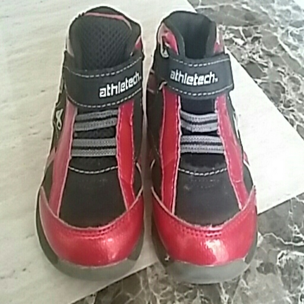 Baby boy tennis shoes size 5m