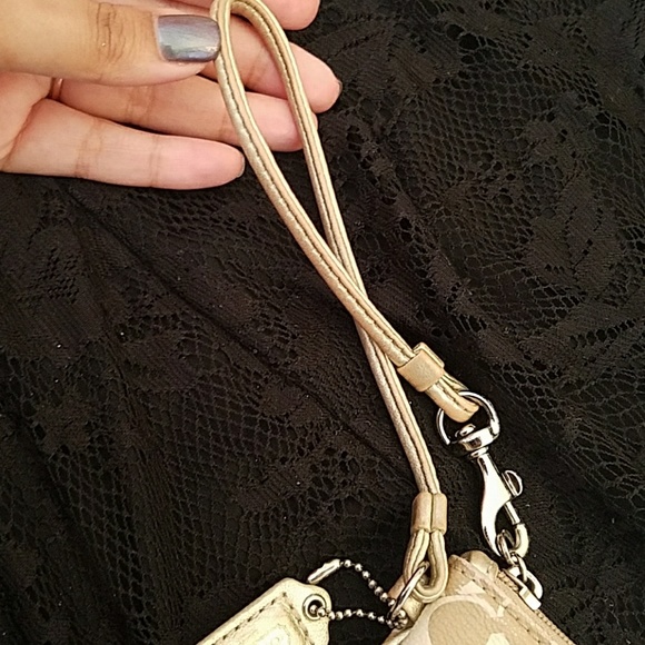 Coach wristlet - Picture 4 of 4