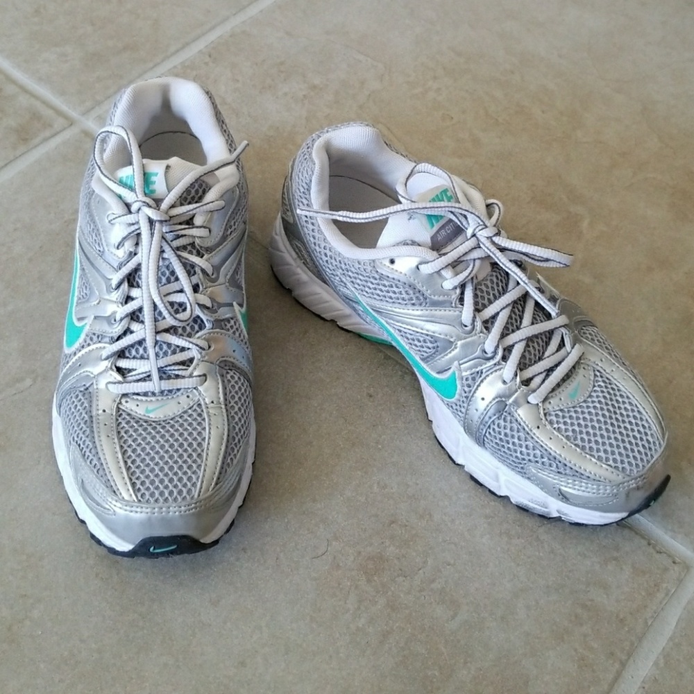 Nikes sneakers 6.5 ladies