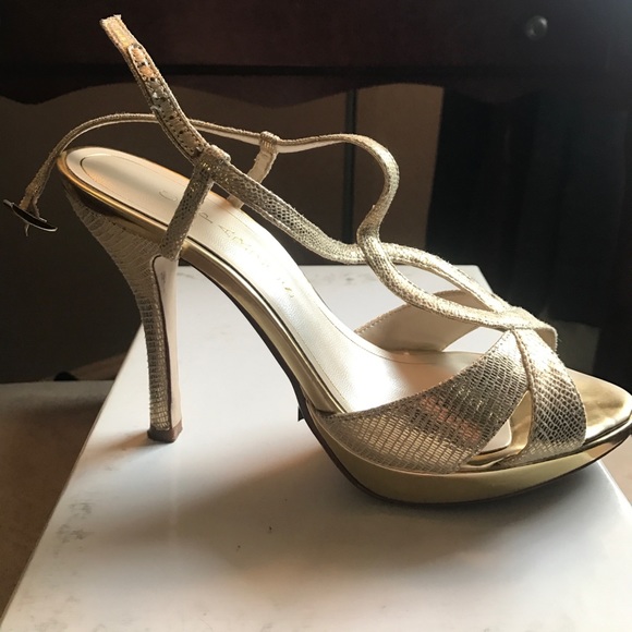 Elegant Gold Heels - Picture 2 of 3