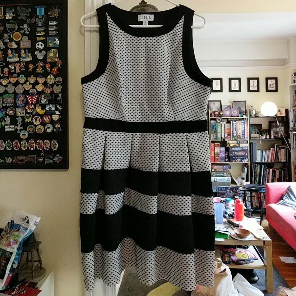 Elle Sleeveless Zip Up Dress Black and White