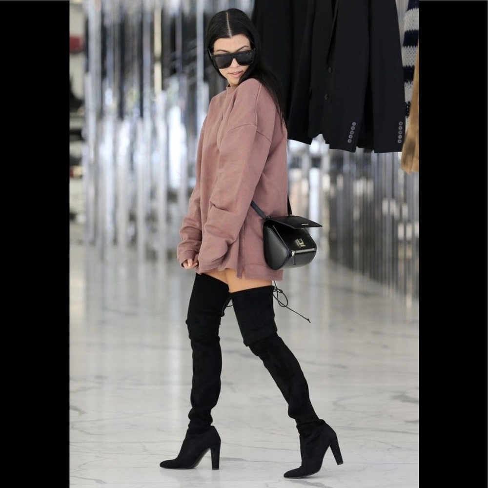 Black thigh high boots. PRICE IS NEGOTIABLE 💕💕💕