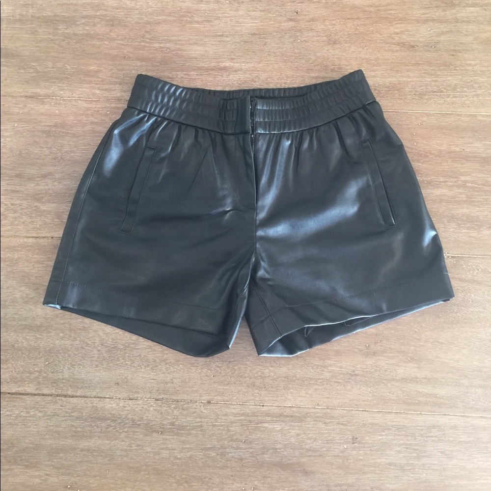 Like new ANN TAYLOR 100% poly shorts