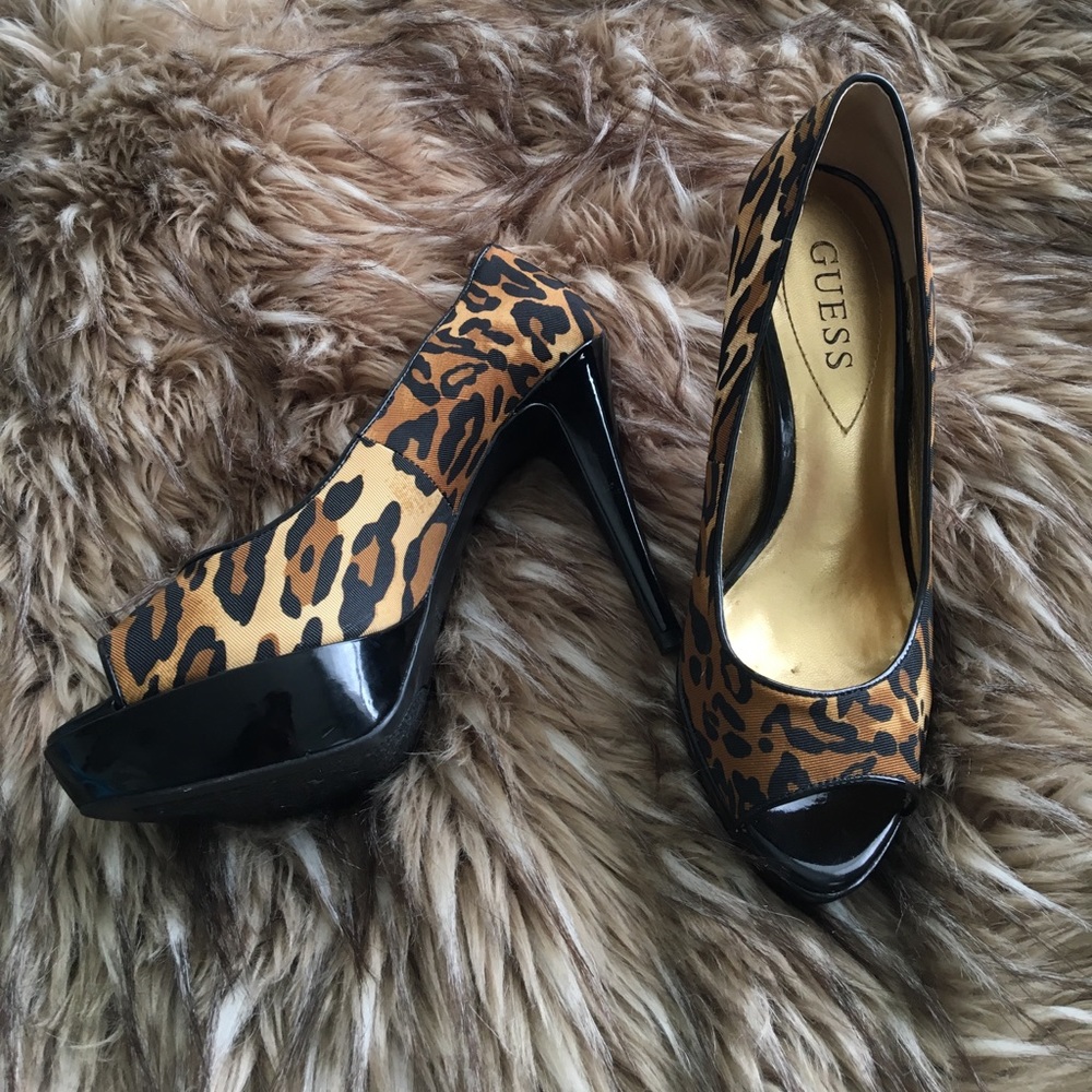 GUESS Leopard Print Peep Toe Pumps!