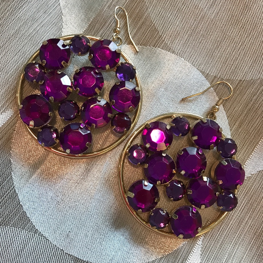 Berry statement earrings. 💋✨ - Picture 4 of 5