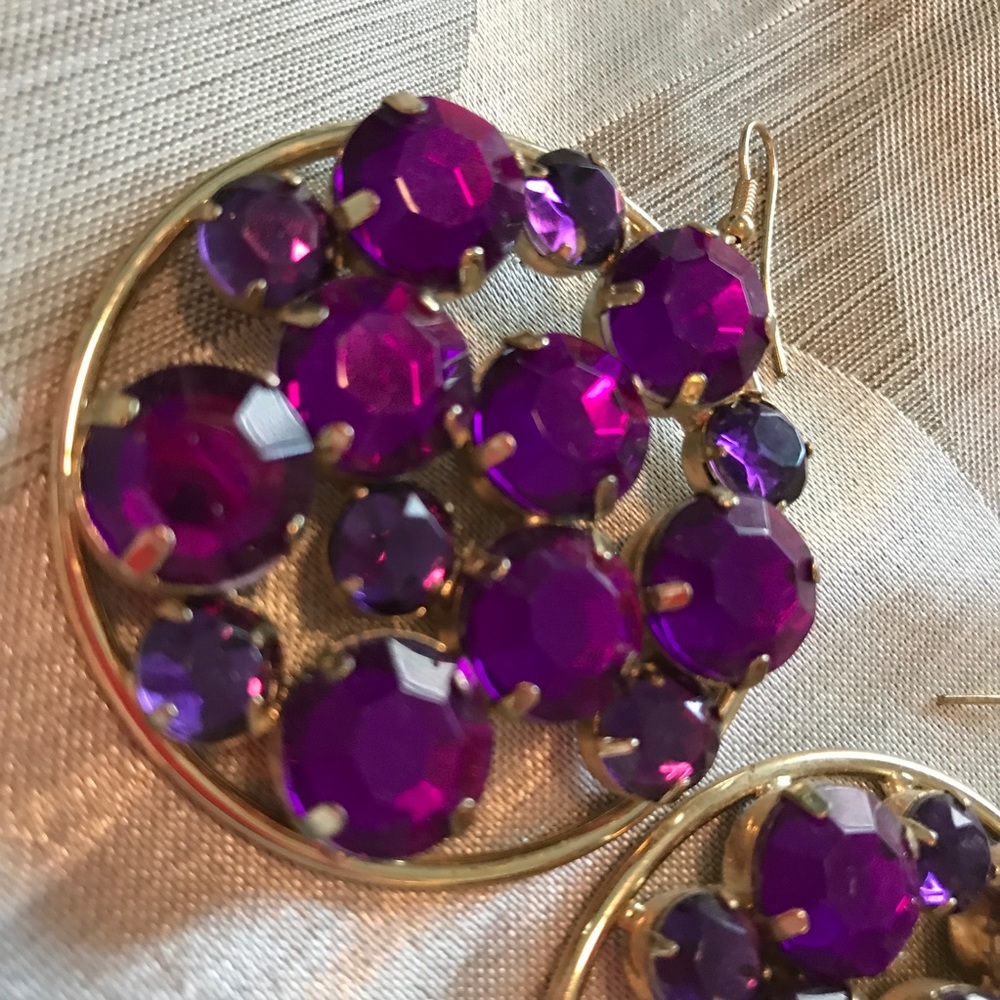 Berry statement earrings. 💋✨ - Picture 5 of 5