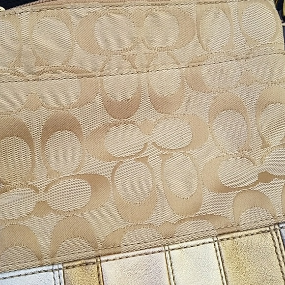 Coach Crossbody - Picture 2 of 4
