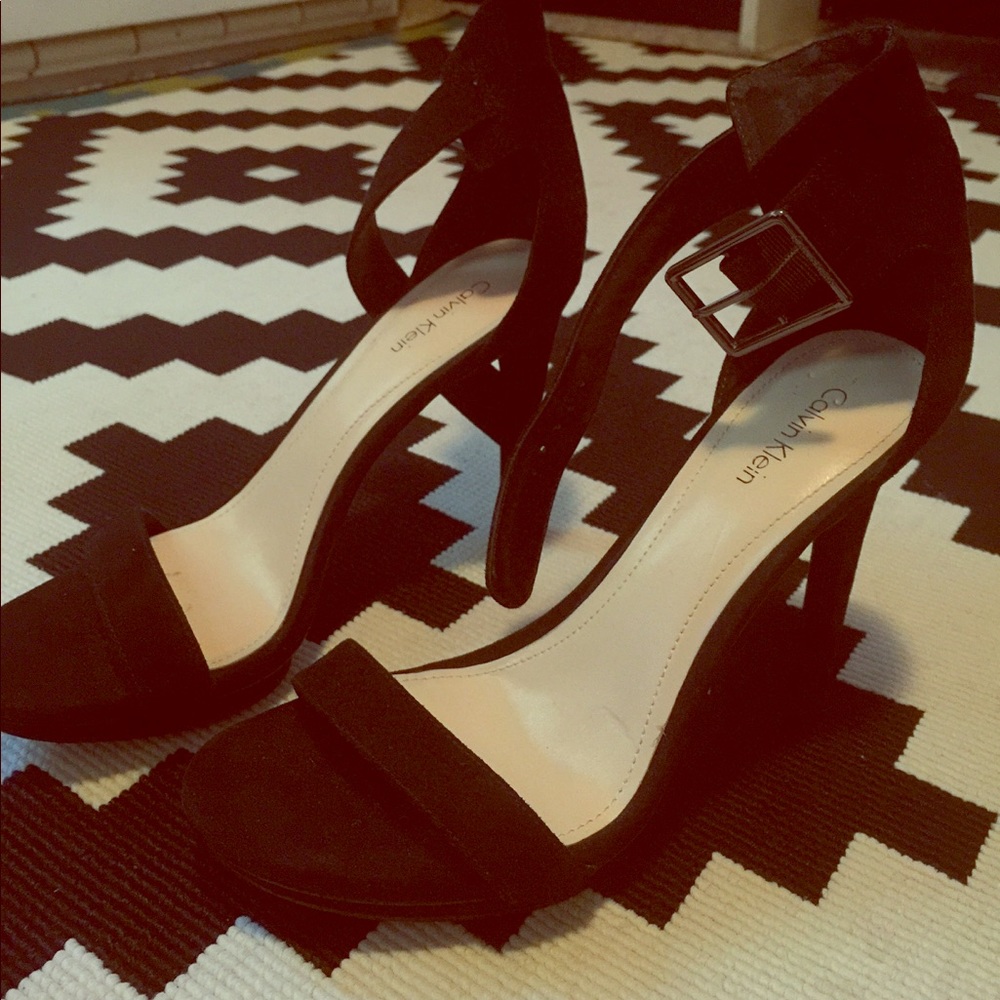 Calvin Klein Black scrappy heel