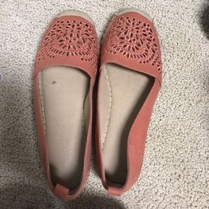 CORAL CROCHET FLATS