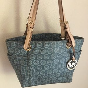 Michael Kors MK Signature bag