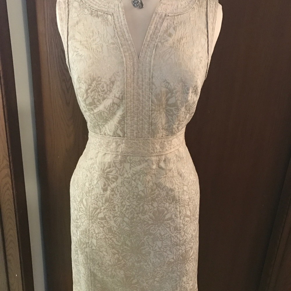 Beautiful tan with gold pattern sleeveless dress!