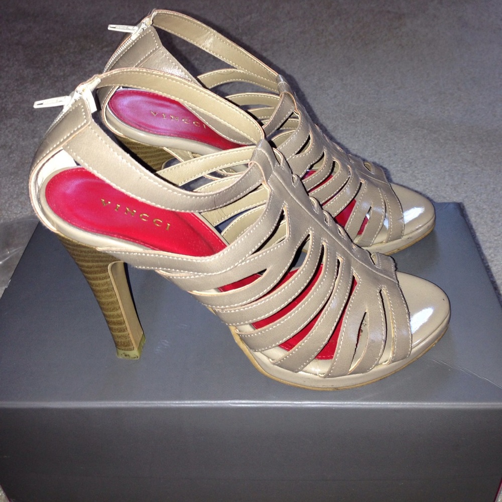 Vincci Size 5.5 Gray strapped heels
