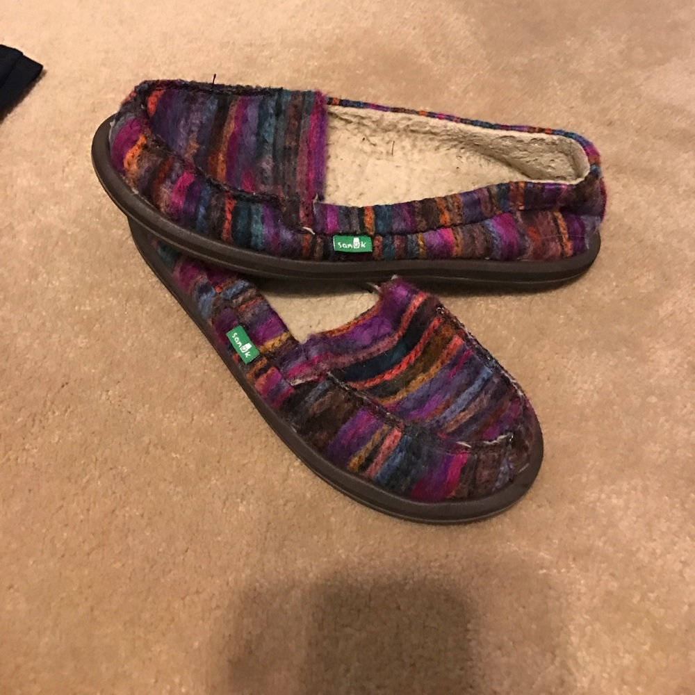 Sanuk Size 7 slip-ons 💕💕