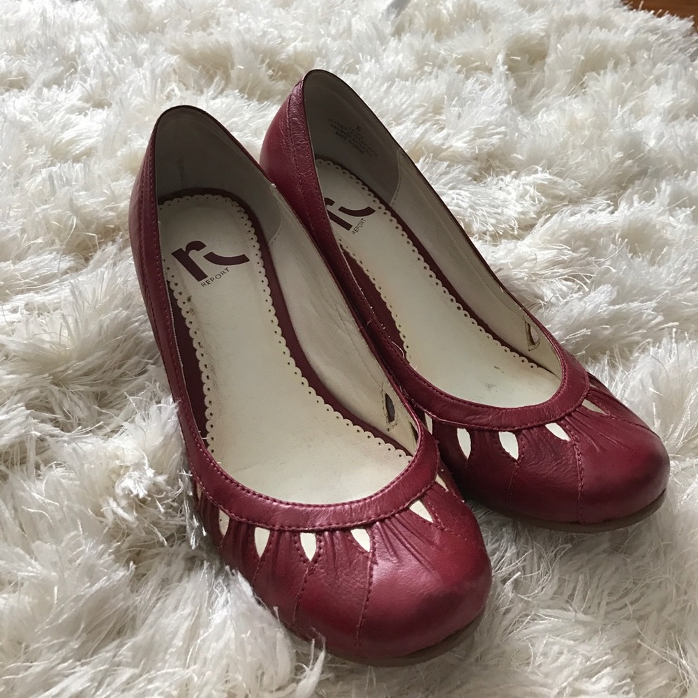 Report Calico Red Wedges