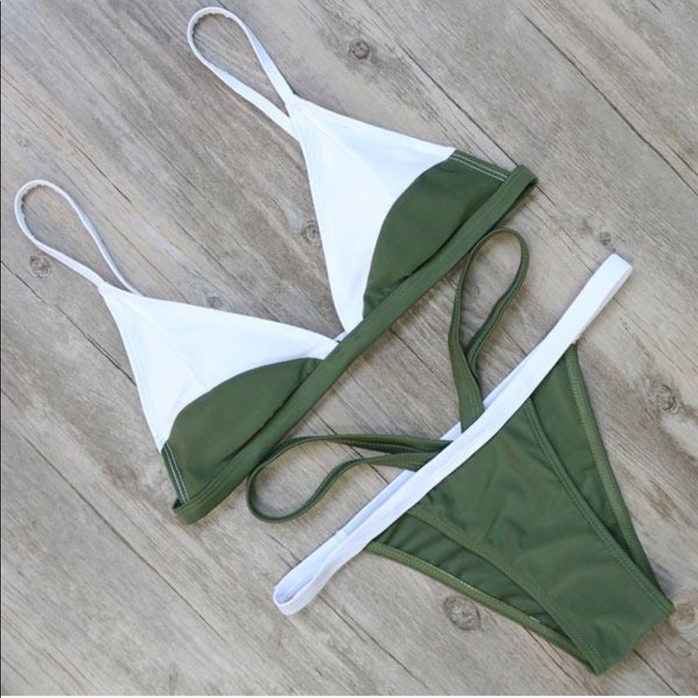 Cute bikinis - Picture 3 of 3