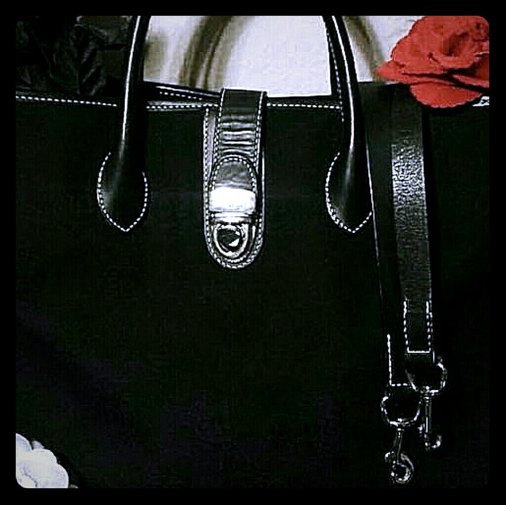 Beautiful Dooney & Bourke purse