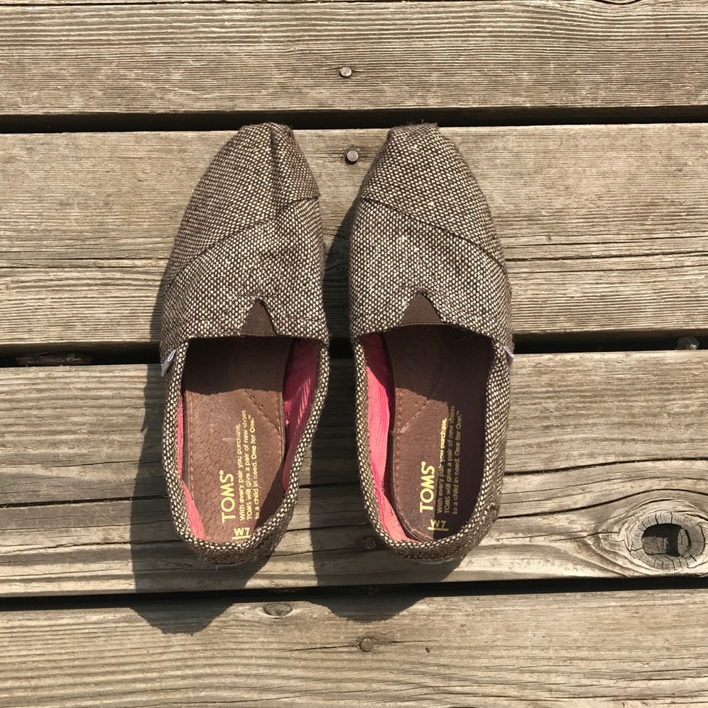 Toms brown and gold