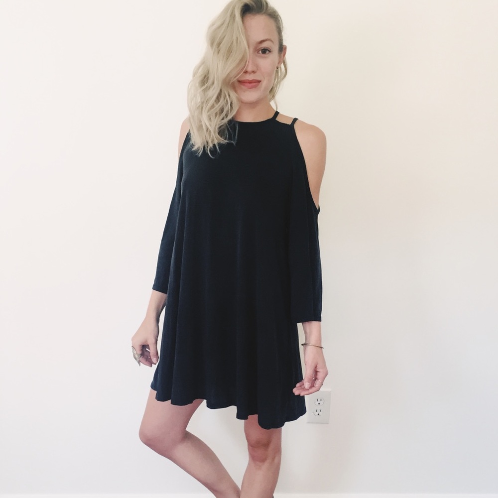 XS BP Cold-Shoulder Shift Dress ⚡️