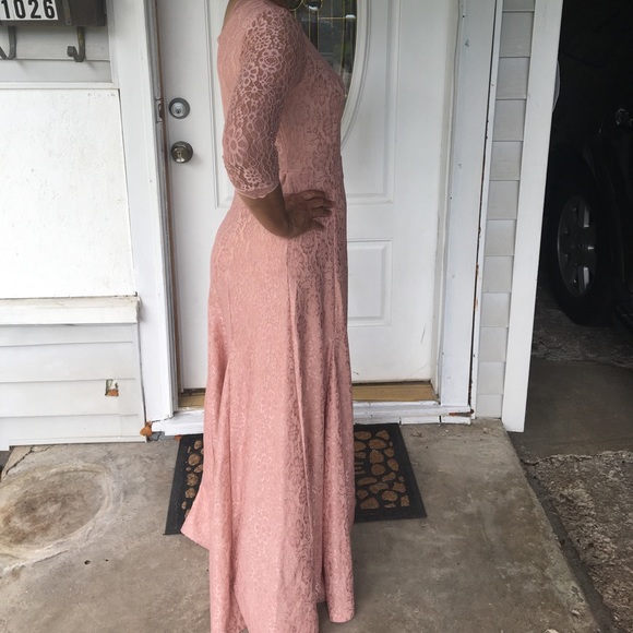 Lace pink dress - Picture 3 of 4