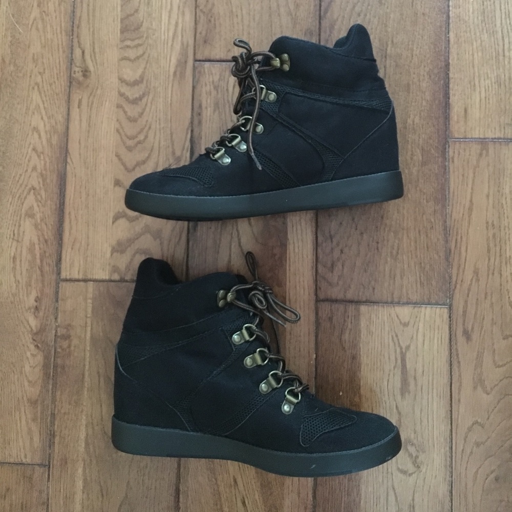 Wedge sneaker