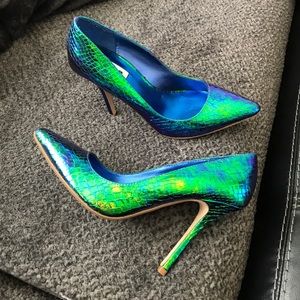 Brand new iridescent snakeskin pattern heels