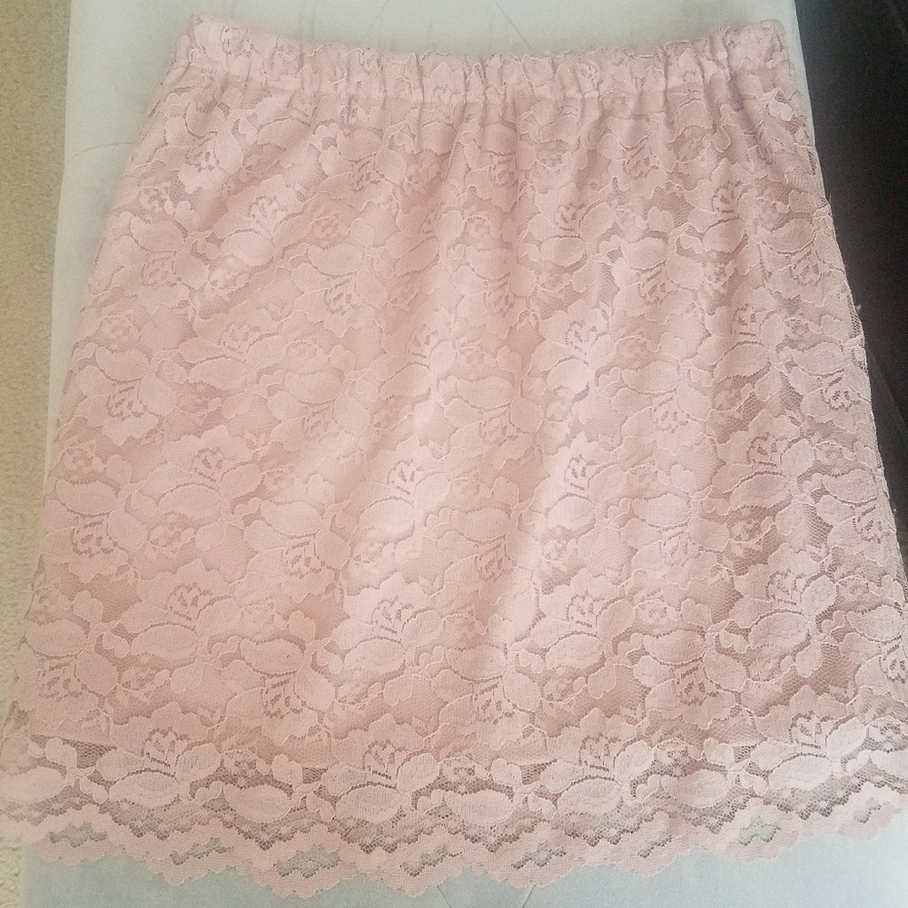 Mauve lace skirt