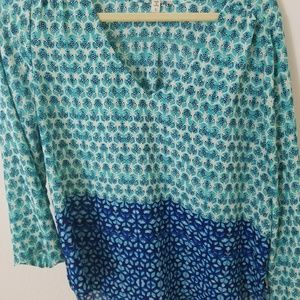 Green and blue patterned 3/4 sleeve blouse