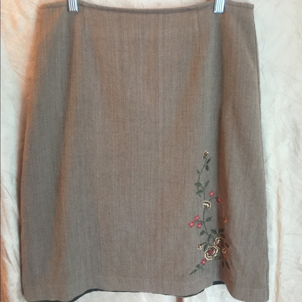 Tan pencil skirt with pretty embroidered flowers