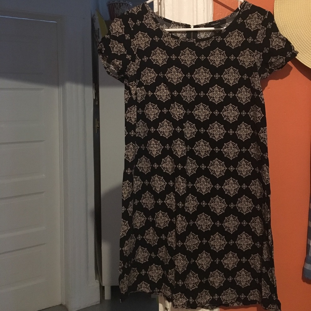 Short-Sleeve Patterned Dress
