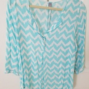 Turquise and white chevron print 3/4 sleeve blouse