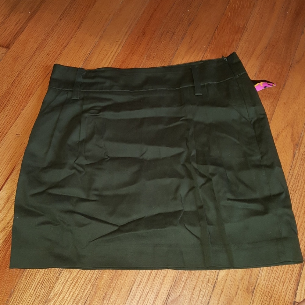 NWT Forever 21 hunter green skirt with pockets